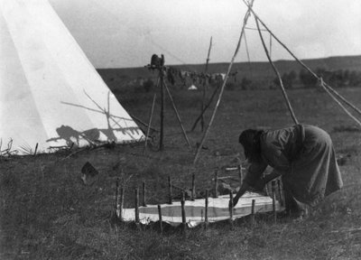 Raspando la piel, c.1902-11 de Richard Throssel